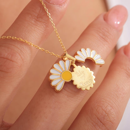 Luna & Label® Kişiselleştirilebilir İsme Özel Sevgililer Günü Hediyesi Açılır Papatya Kolye